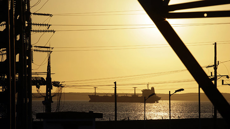 Oil tanker